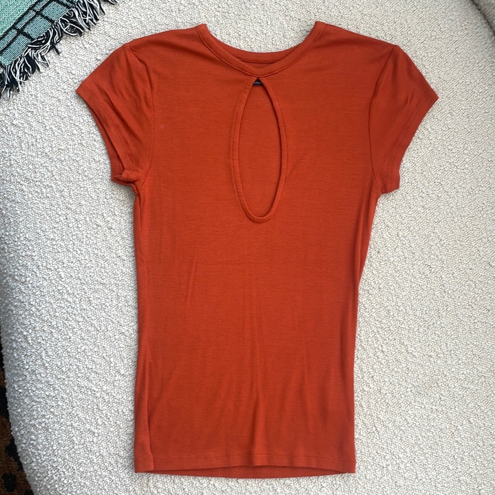 Keyhole Top